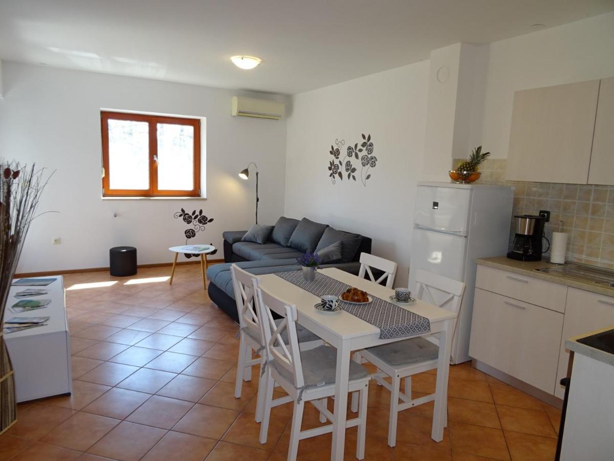 Apartment Erika Premantura Extérieur photo